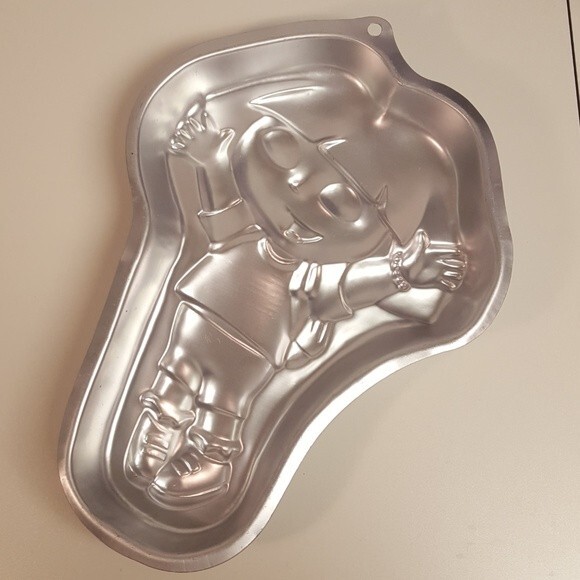 Dora the Explorer Wilton Birthday Cake Pan - Picture 1 of 4